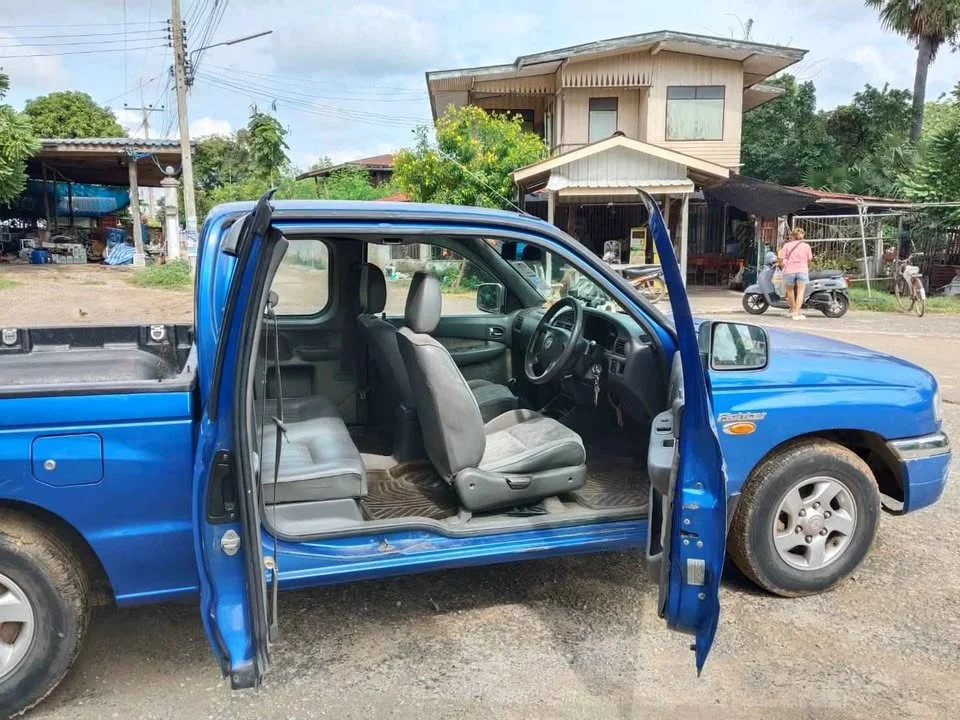 2003 Mazda 2500 Fighter V 2