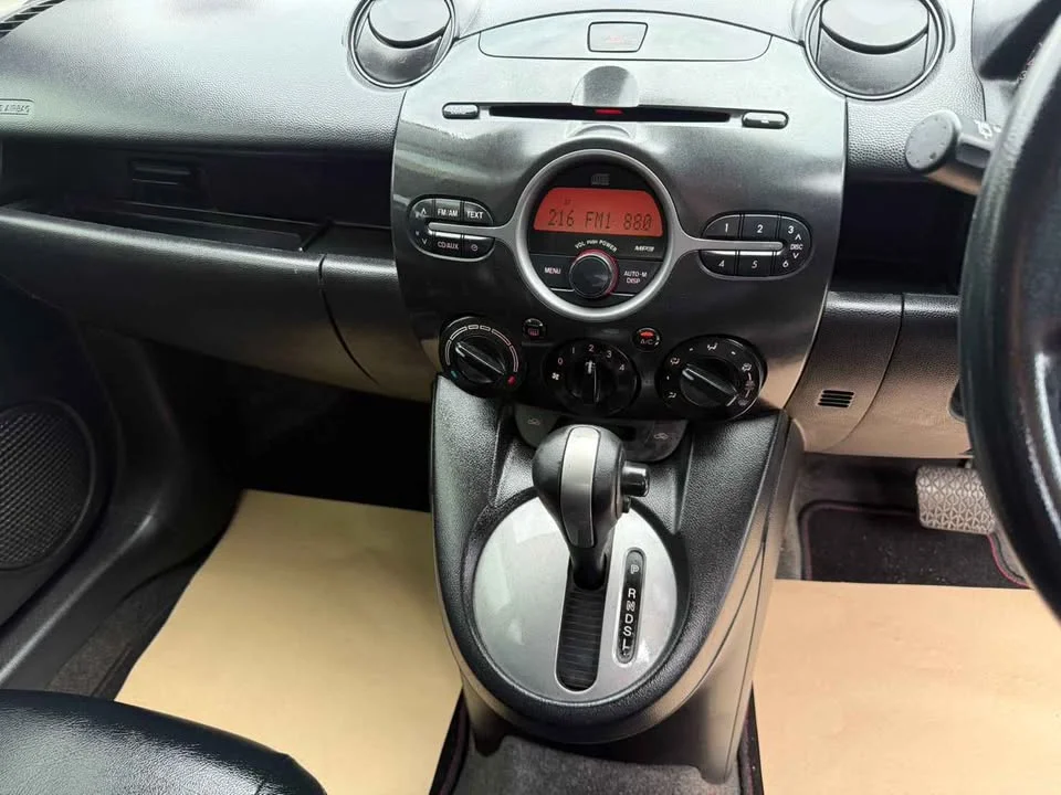2013 Mazda 2 II 3