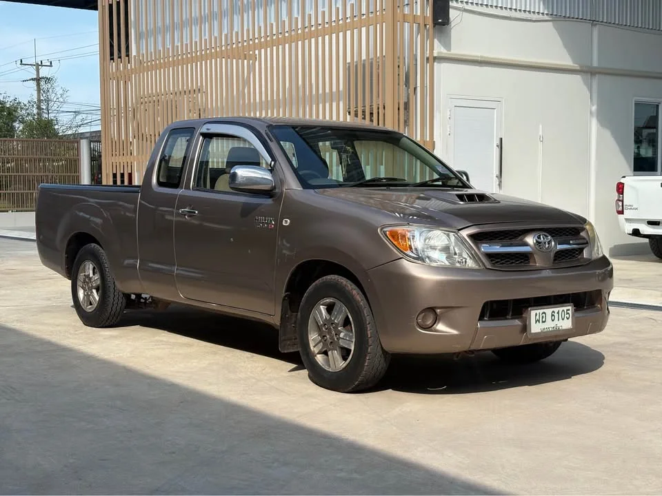2004 Toyota Hilux VII 3