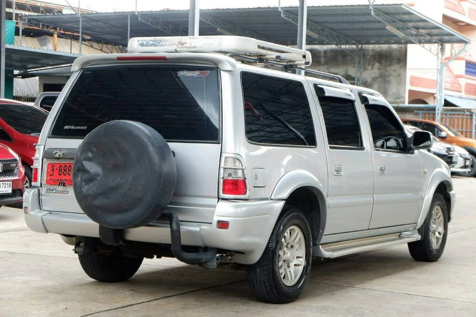 2002 Isuzu TR Grand Adventure I 3