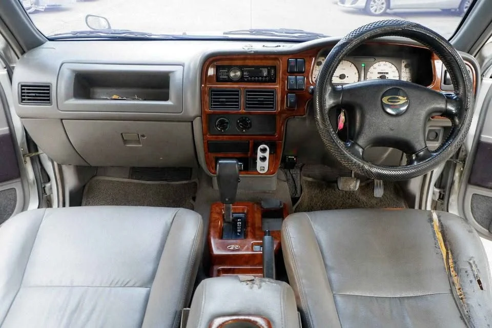 2002 Isuzu TR Grand Adventure I 2