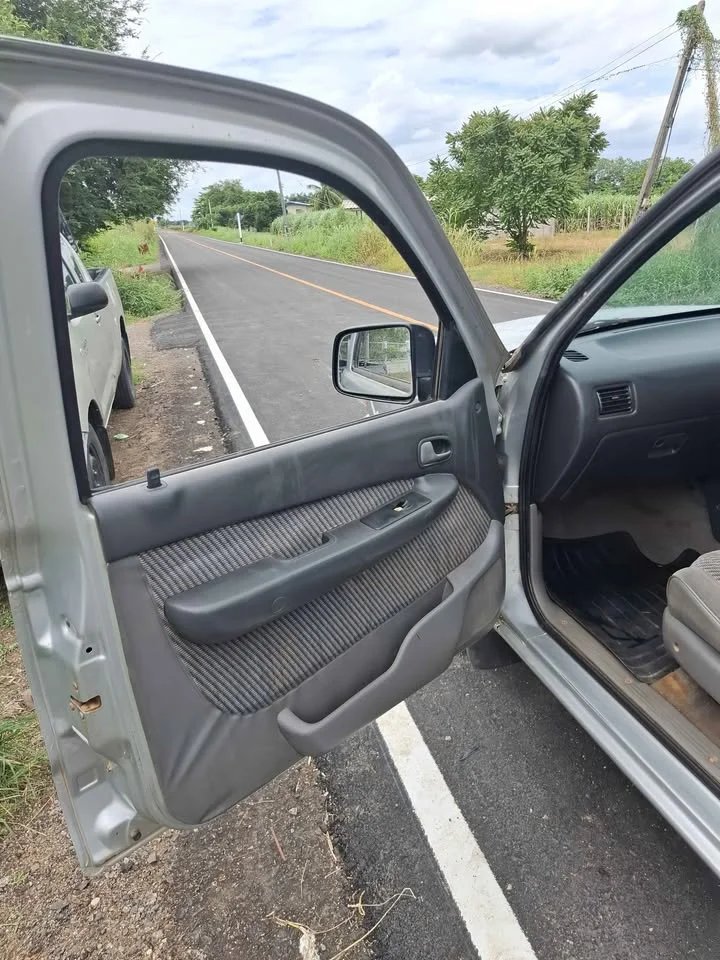 2003 Mazda 2500 Fighter V 3