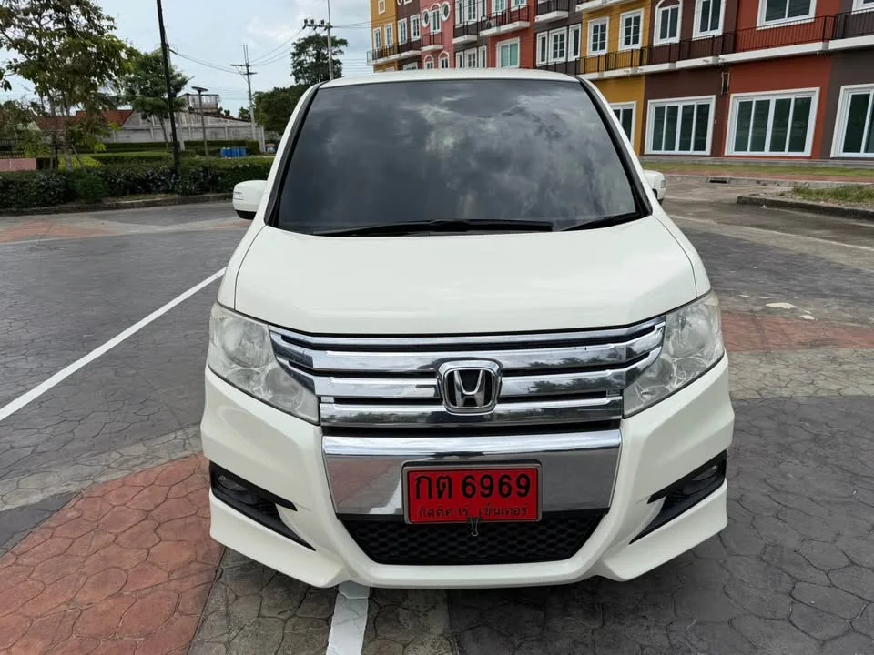 2012 Honda Stepwgn IV 2