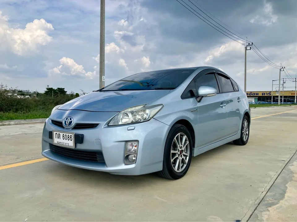 2011 Toyota Prius III 2