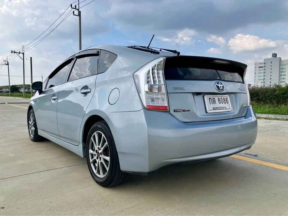 2011 Toyota Prius III 3