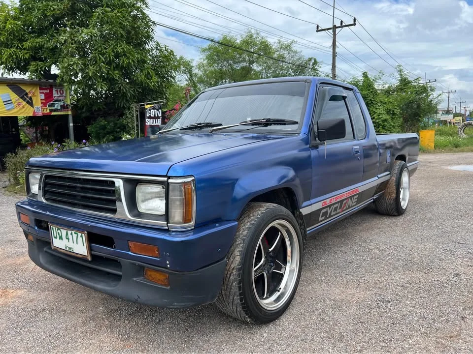 1993 Mitsubishi Triton II 3