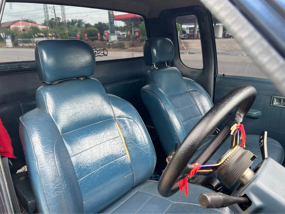1993 Mitsubishi Triton II 2
