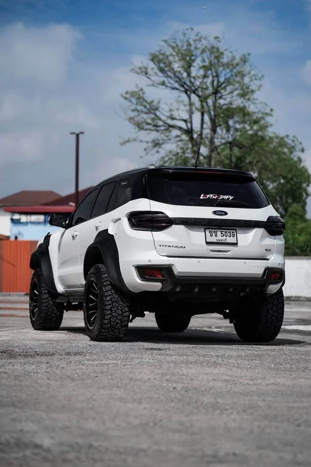 2019 Ford Everest II 2