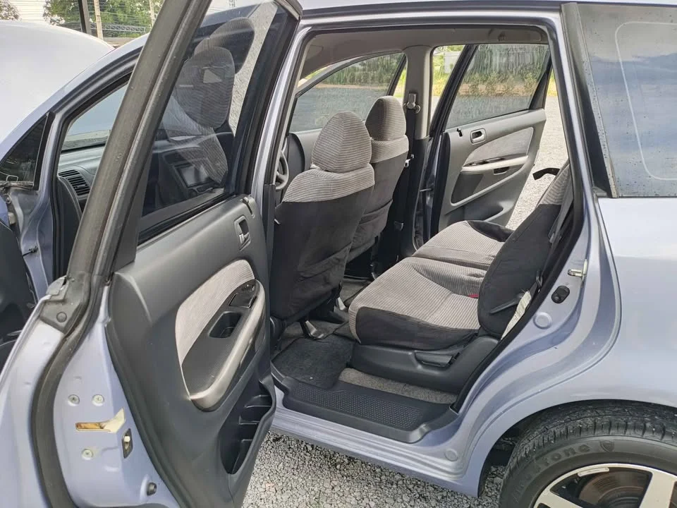 2002 Honda Stream I 3