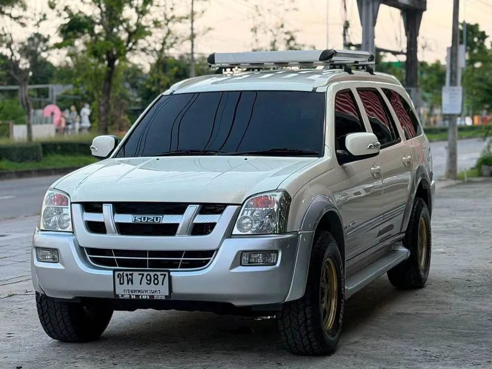 2005 Isuzu MU-7 2