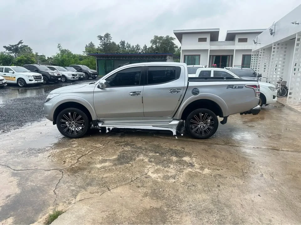 2017 Mitsubishi Triton V 3