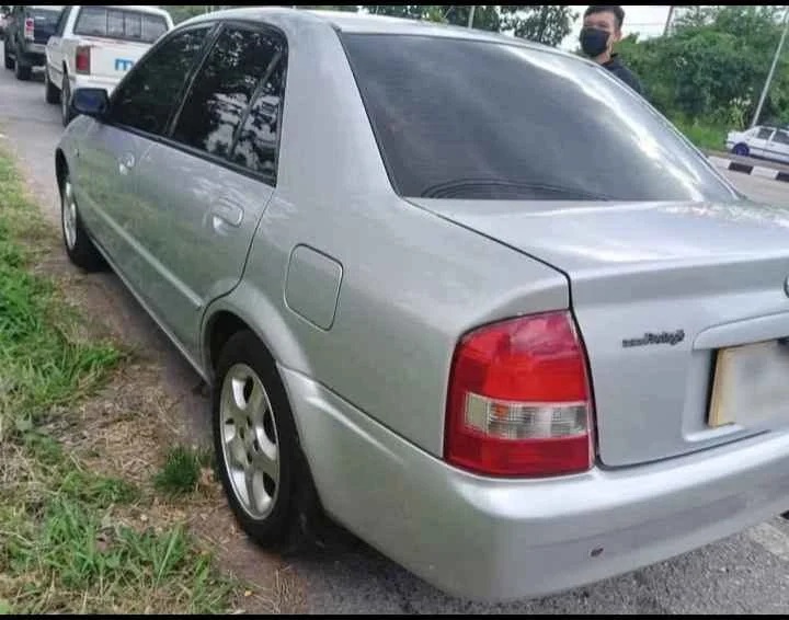 2004 Mazda 323 VIII 2