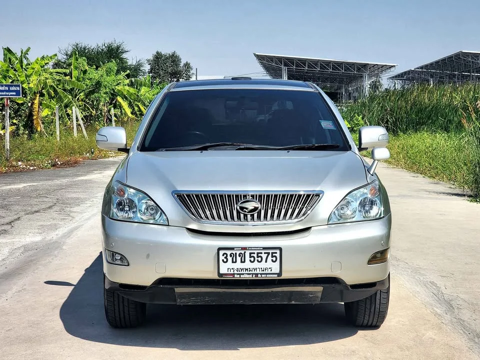 2005 Toyota Harrier II 2