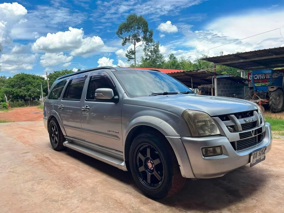 2005 Isuzu MU-7 2