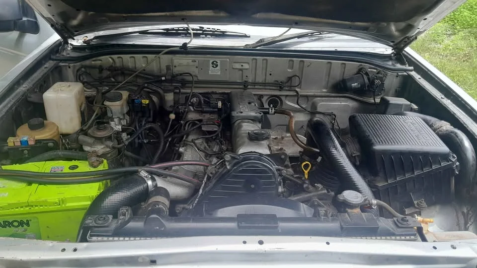2000 Mazda 2500 Fighter V 2