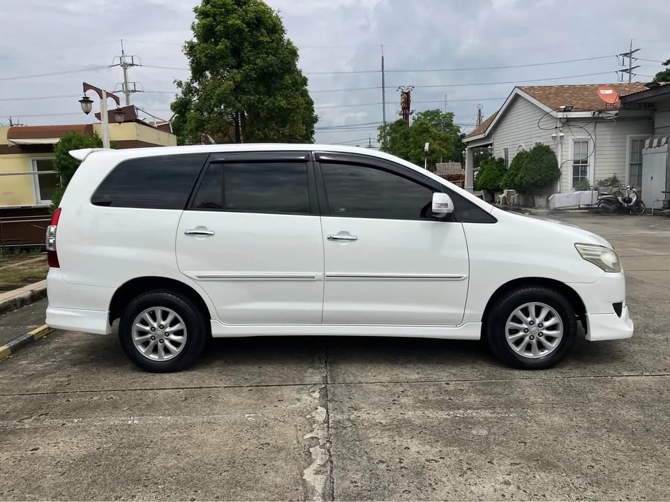 2012 Toyota Innova I 3