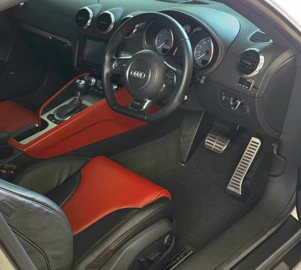 2010 Audi TT Mk2 2