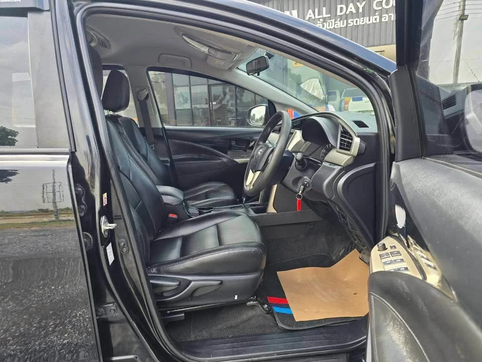 2017 Toyota Innova II 2