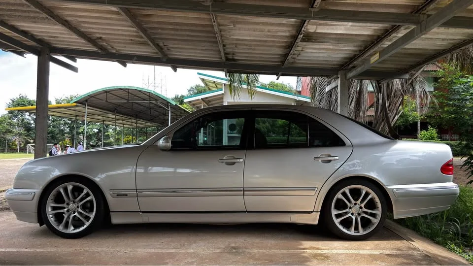 Benz E-Class W210 3