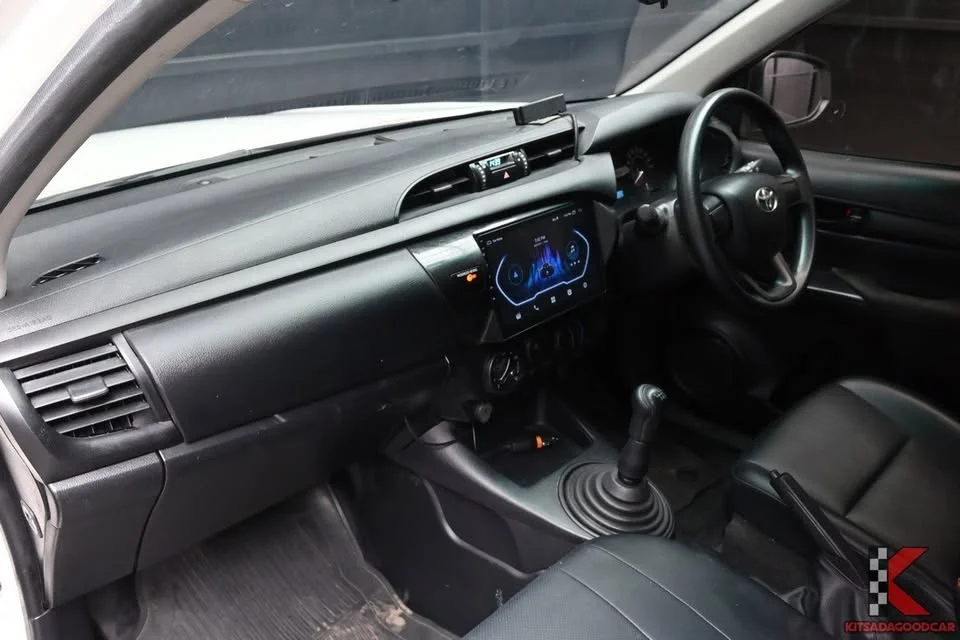 2023 Toyota Hilux VIII 2