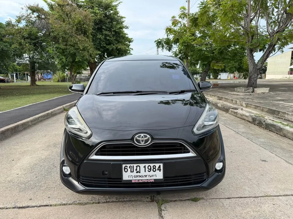 2016 Toyota Sienta II 2