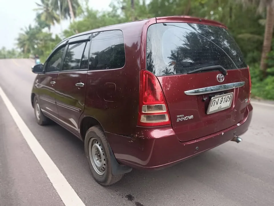 2010 Toyota Innova I 3