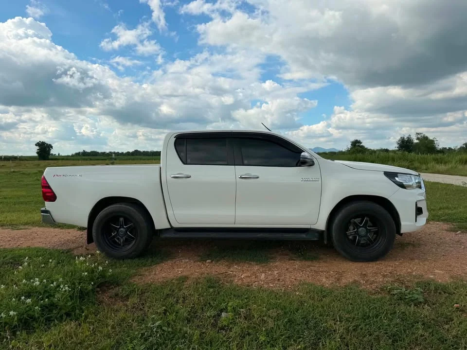 2019 Toyota Hilux VIII 2