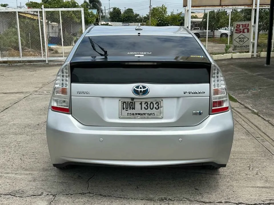 2011 Toyota Prius III 3