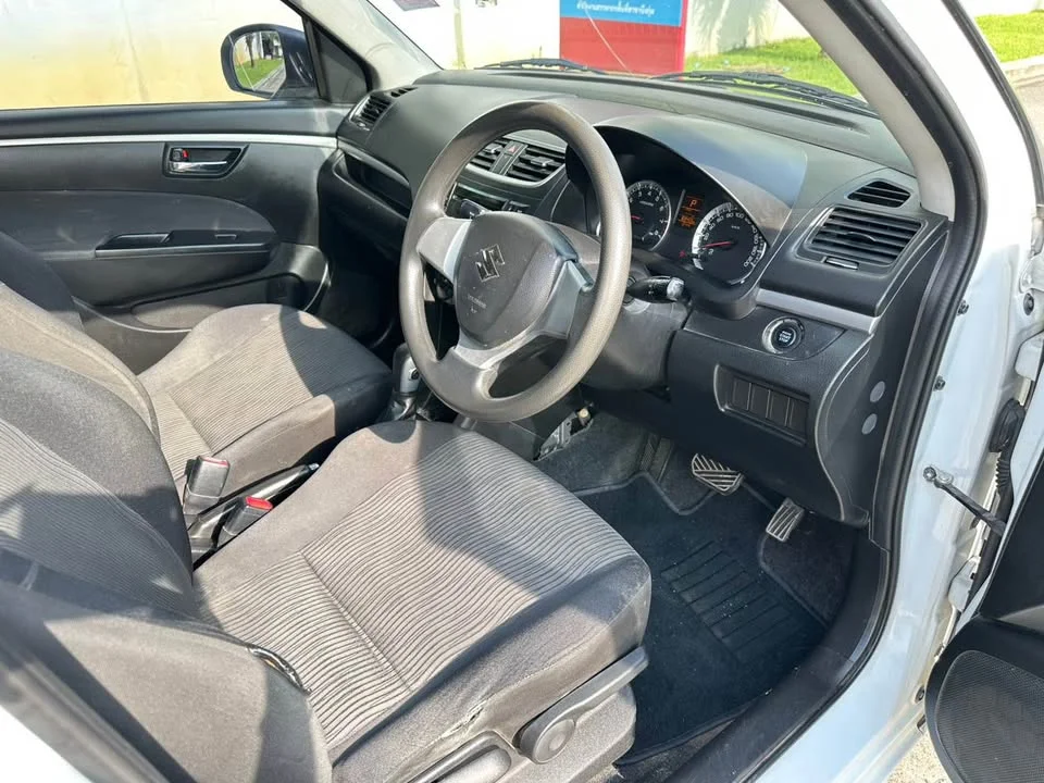 2012 Suzuki Swift II 3