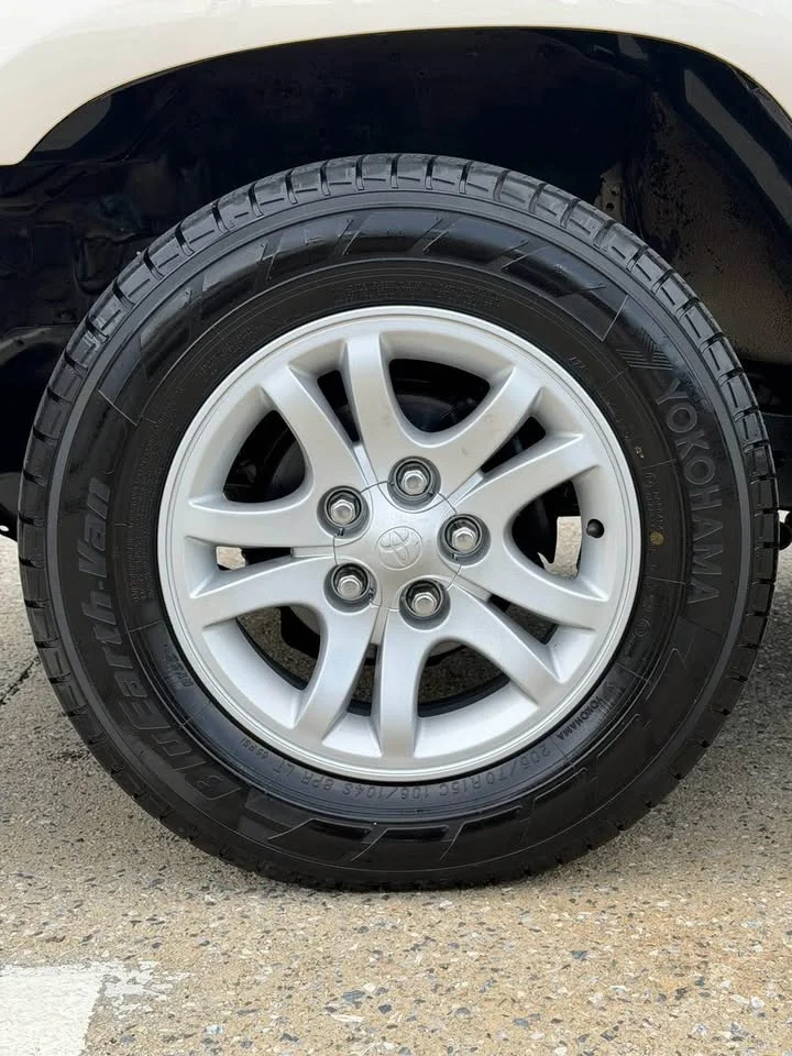 2003 Toyota Hilux Tiger VI 2