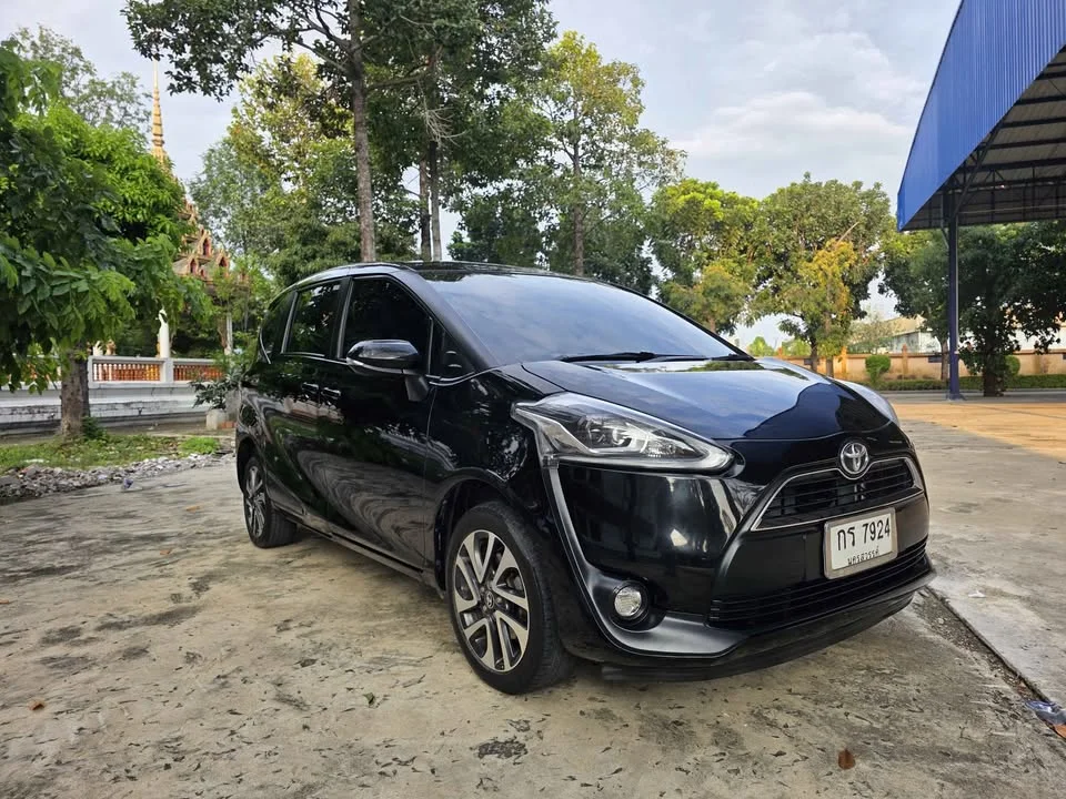 2017 Toyota Sienta II 2