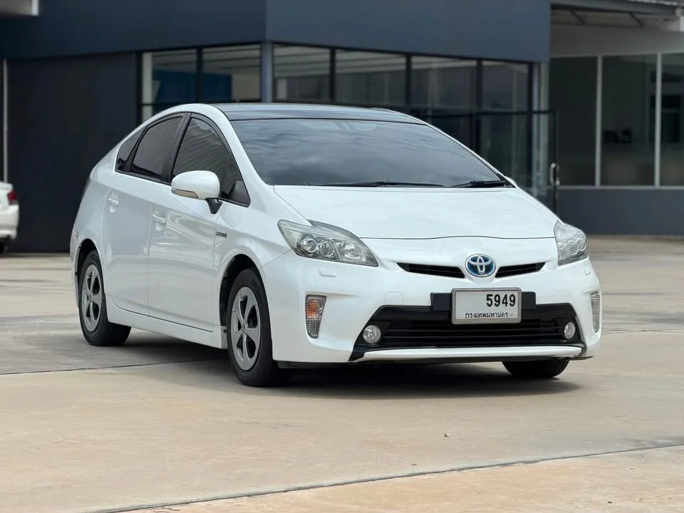 2013 Toyota Prius III 3