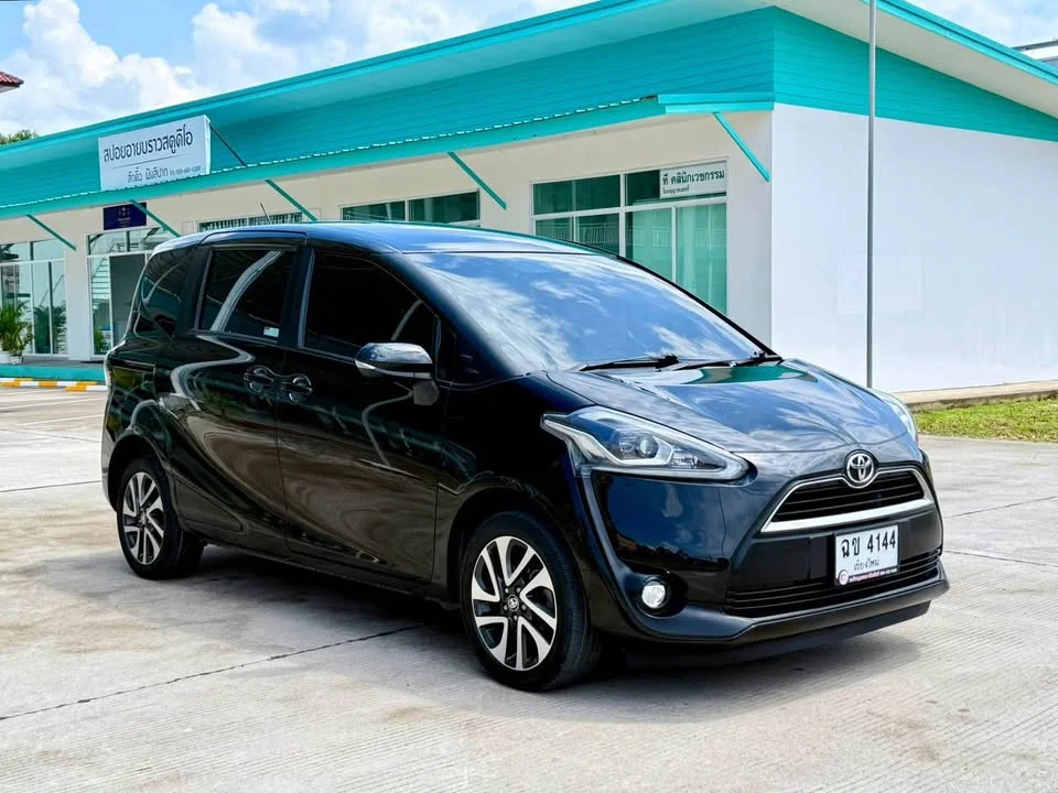 2017 Toyota Sienta II 3