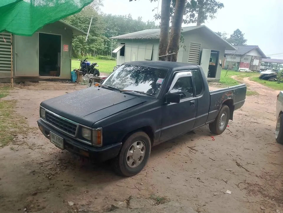 1996 Mitsubishi Triton II 3