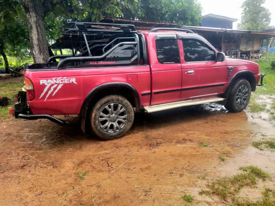 1999 Mazda 2500 Fighter V 2