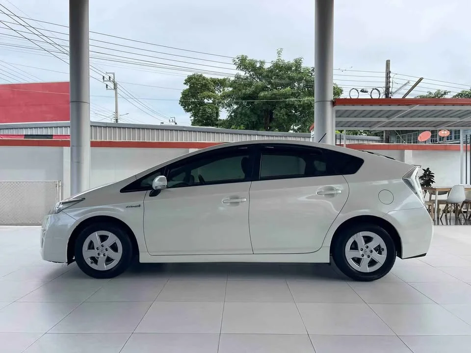 2011 Toyota Prius III 2