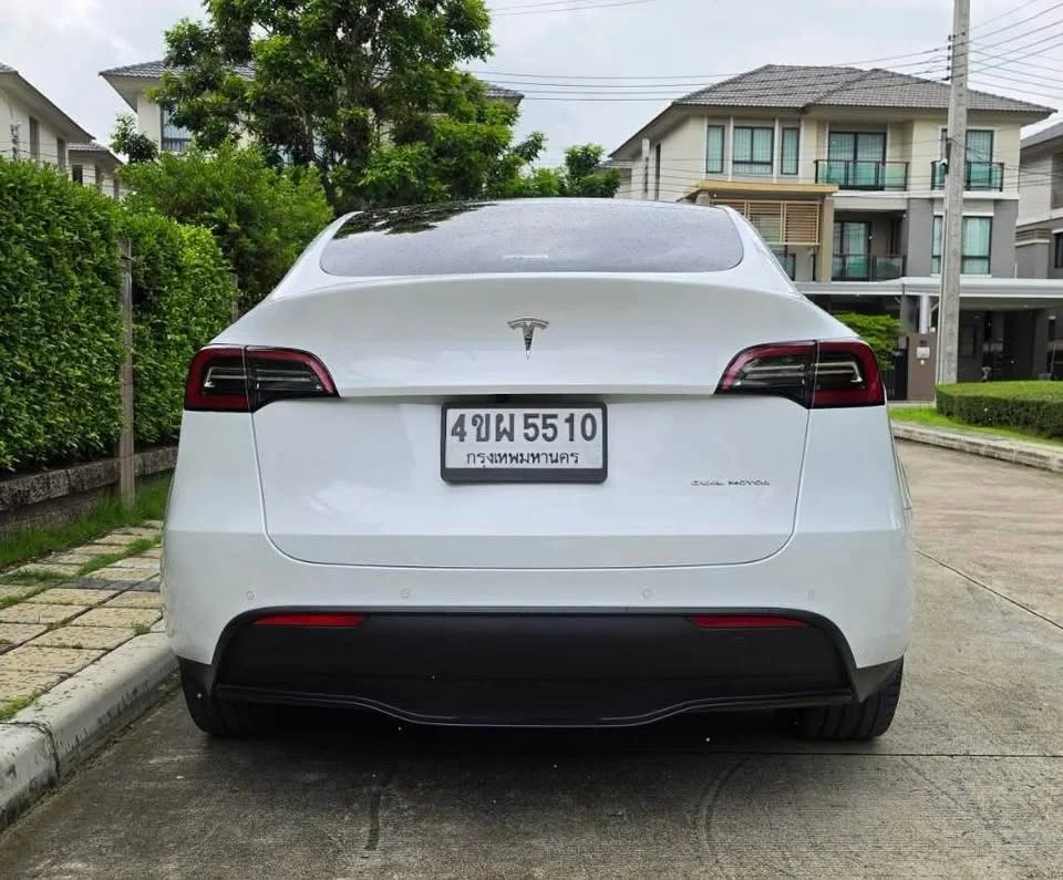 2023 Tesla Model Y 2