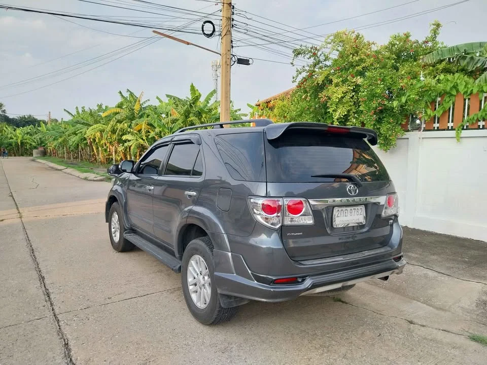2013 Toyota Fortuner I 3