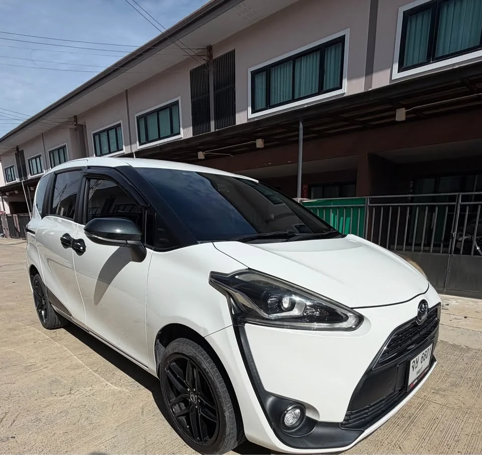 2017 Toyota Sienta II 2
