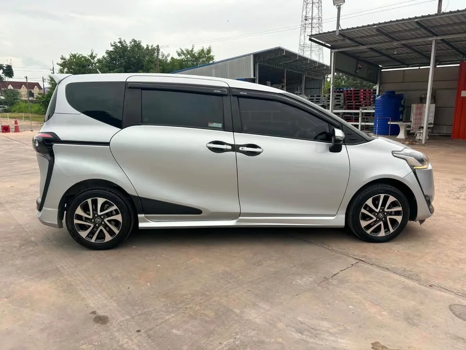2018 Toyota Sienta II 2
