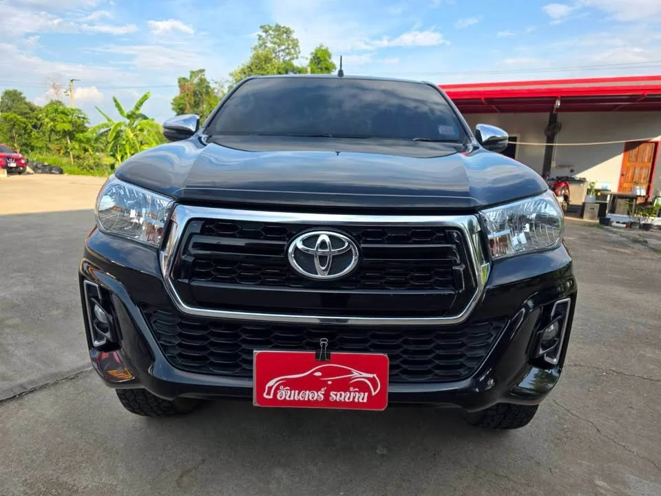 2018 Toyota Hilux VIII 2