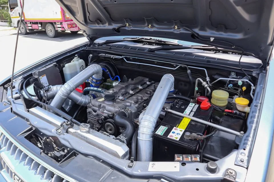 2011 Isuzu MU-7 3