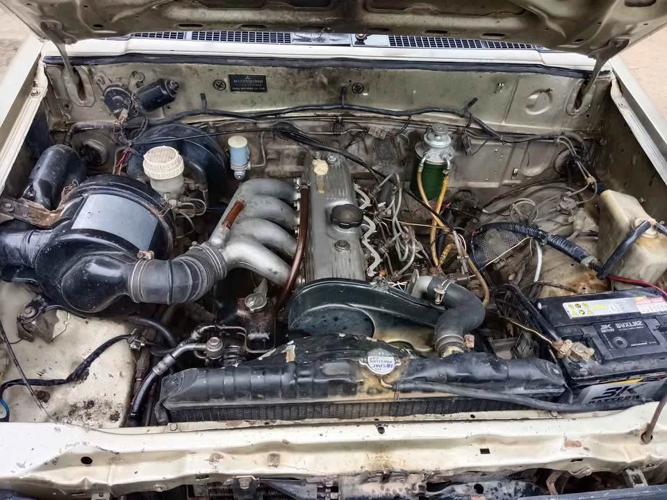 1997 Mitsubishi Triton II 2