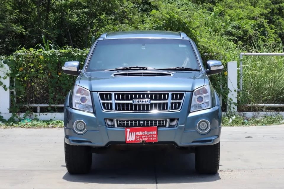 2011 Isuzu MU-7 3