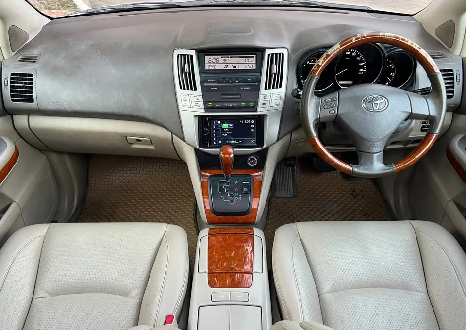 2011 Toyota Harrier II 2
