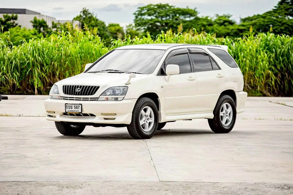 2000 Toyota Harrier I 3