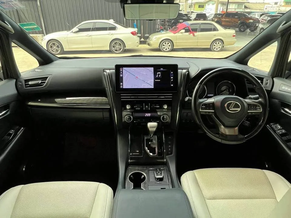 2021 Lexus LM I 2
