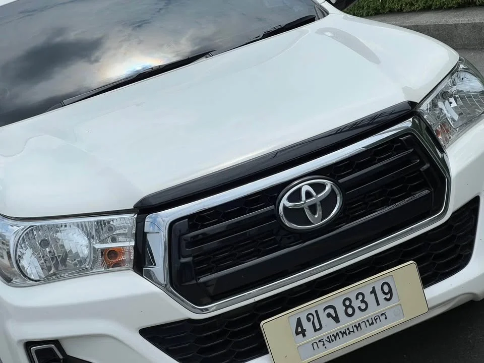 2019 Toyota Hilux VIII 2