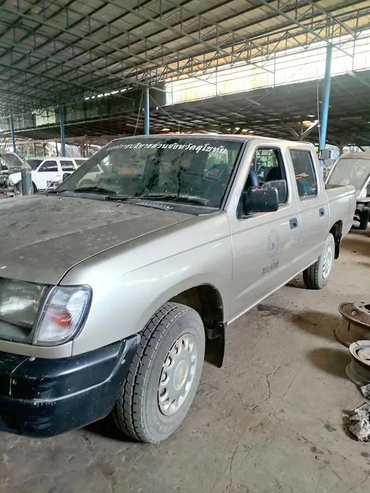 1990 Nissan Frontier I 3