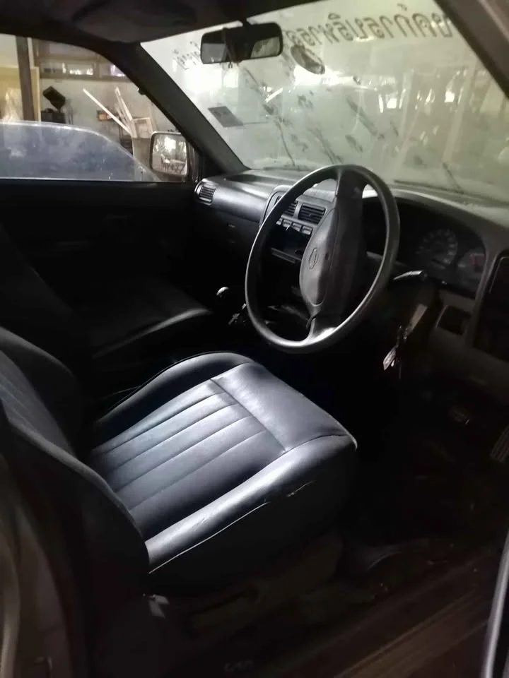 1990 Nissan Frontier I 2